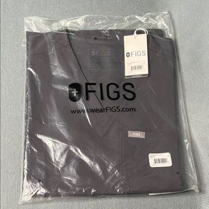 Figs Catarina One Pocket Scrub Top Charcoal Gray. Women’s S